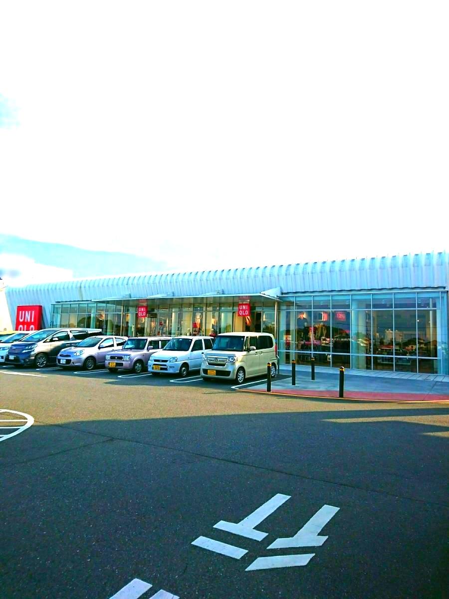 マーケットピア ユニクロ ベスタ狭山店 狭山市入間川